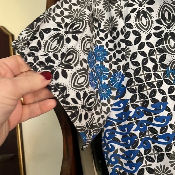 GRAFX Blue/Black/White Patchwork Lace-Up Babydoll Scrub Top, Size Medium,GUC. - Picture 3 of 7